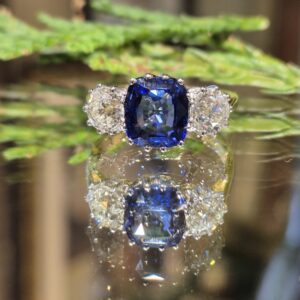 AVT8910 Stunning sapphire and diamond 3 stone ring