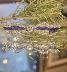 AMS8923 Sapphire and diamond bow brooch