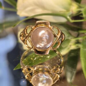 AVT8962 Pearl ring by Murrle Bennett