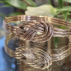 AVT8966 9ct knot bangle