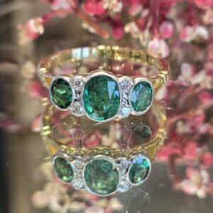 AVT9009 Emerald and diamond 7 stone ring