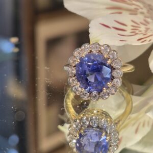 AMS9051 8ct Ceylon sapphire, no heat,diamond cluster