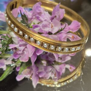 AVT9028 Beautiful 1870's pearl bangle