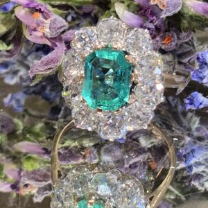 AVT9037 Emerald and diamond cluster ring, French, early C20th
