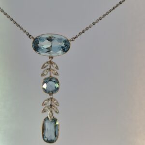 AMS9070 Aquamarine and diamond pendant, Mappin & Webb