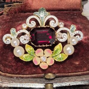 AMS9107 Exquisite garnet, enamel and diamond brooch, circa 1910