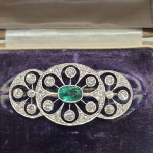 AMS9108 Beautiful emerald and diamond brooch, circa 1930